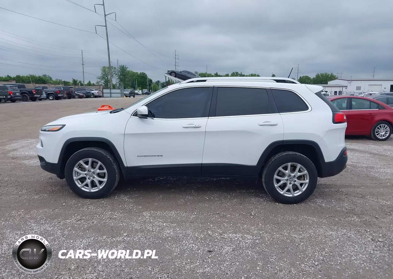 2018 Jeep Cherokee Latitude Plus 4X4 VIN:1C4PJMLB8JD574730 - 14