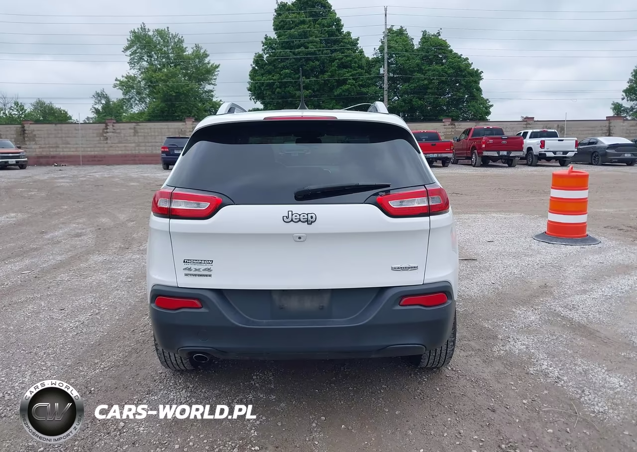 2018 Jeep Cherokee Latitude Plus 4X4 VIN:1C4PJMLB8JD574730 - 16