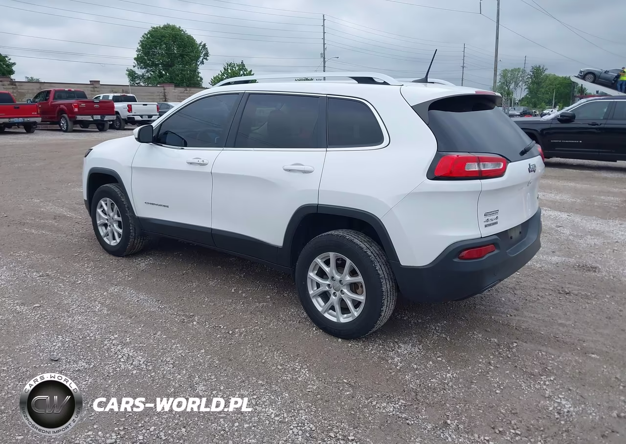 2018 Jeep Cherokee Latitude Plus 4X4 VIN:1C4PJMLB8JD574730 - 3