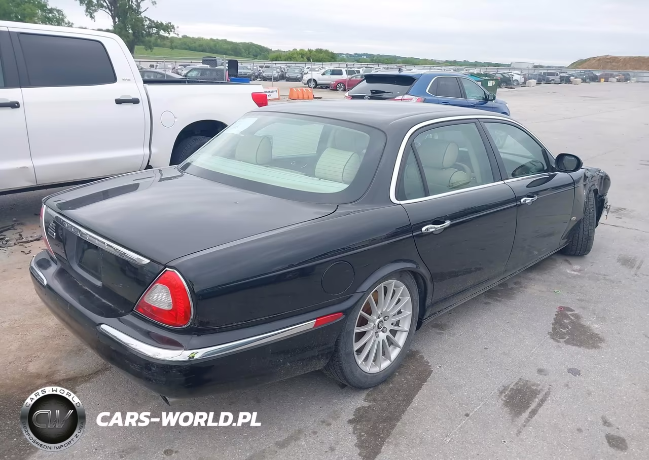 2007 Jaguar Xj VIN:SAJWA79B27SH14817 - 4