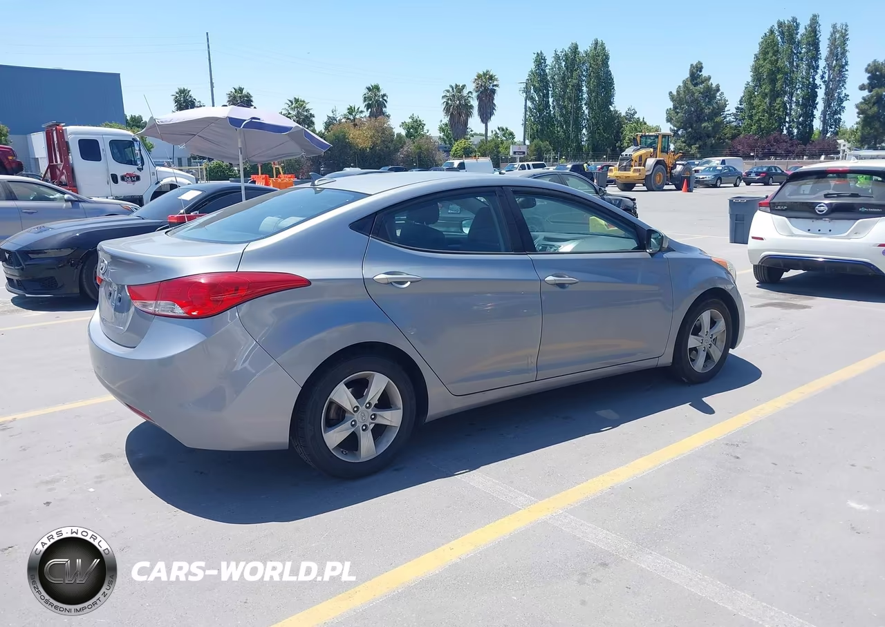 2013 Hyundai Elantra Gls VIN:KMHDH4AE8DU742474 - 4