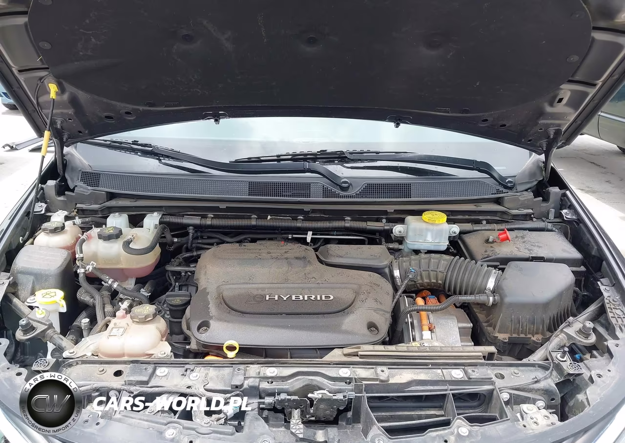 2018 Chrysler Pacifica Hybrid Limited VIN:2C4RC1N70JR230347 - 10