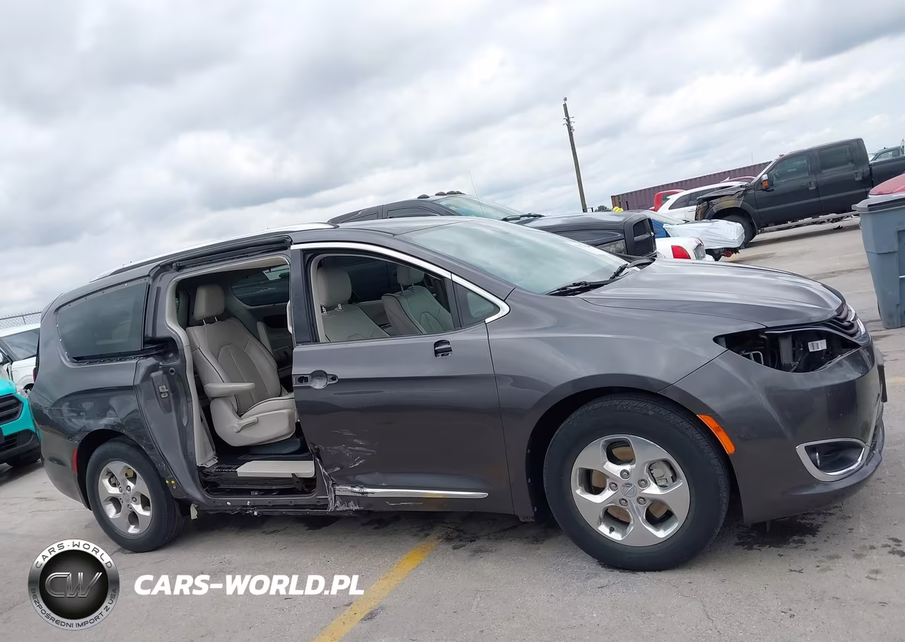 2018 Chrysler Pacifica Hybrid Limited VIN:2C4RC1N70JR230347 - 14