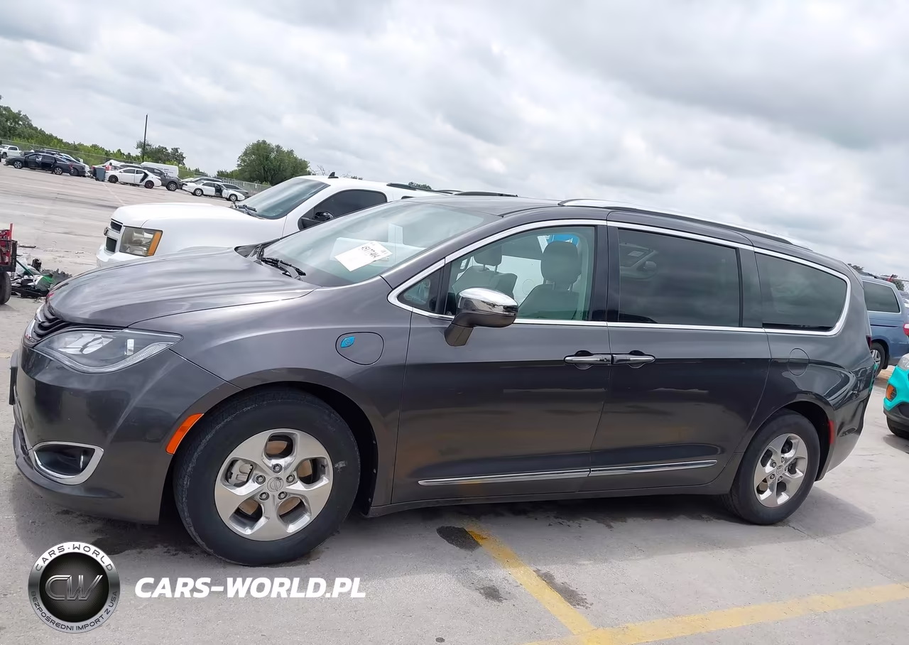 2018 Chrysler Pacifica Hybrid Limited VIN:2C4RC1N70JR230347 - 15