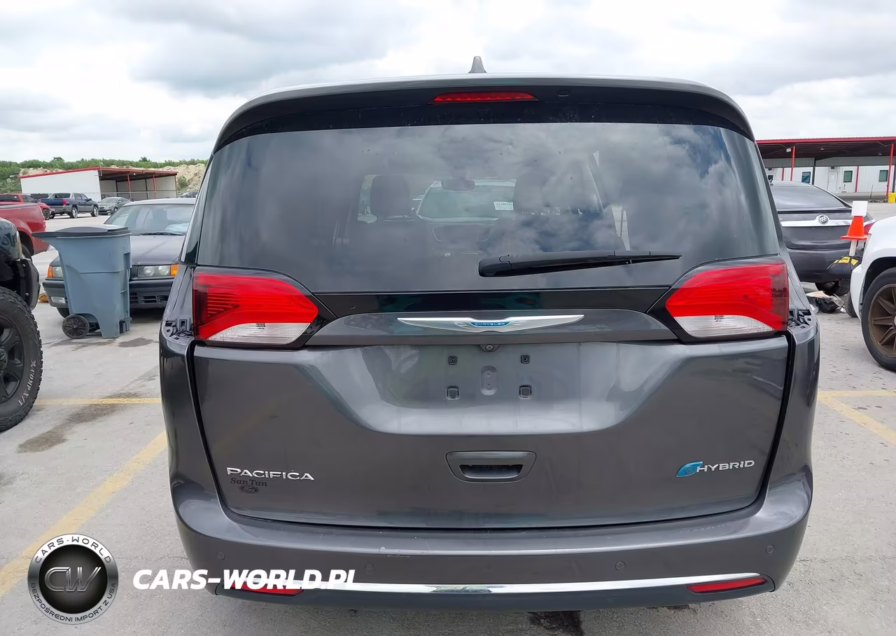 2018 Chrysler Pacifica Hybrid Limited VIN:2C4RC1N70JR230347 - 17