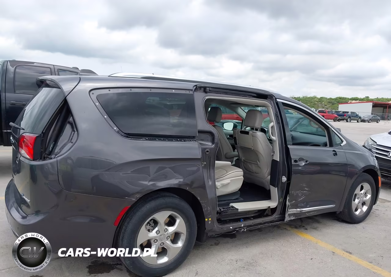 2018 Chrysler Pacifica Hybrid Limited VIN:2C4RC1N70JR230347 - 18