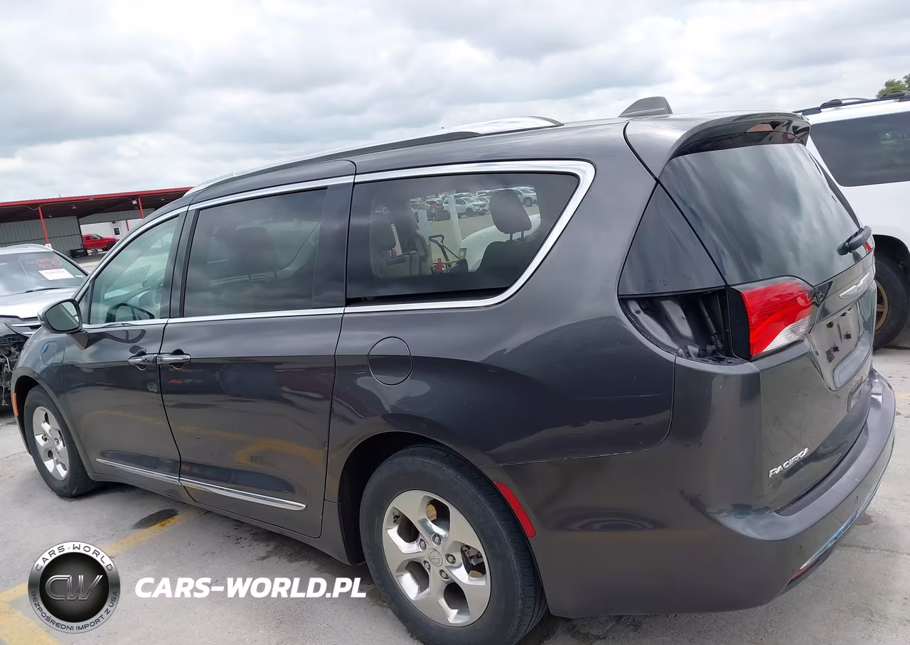2018 Chrysler Pacifica Hybrid Limited VIN:2C4RC1N70JR230347 - 19