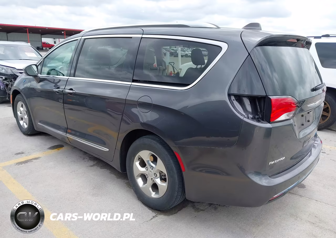 2018 Chrysler Pacifica Hybrid Limited VIN:2C4RC1N70JR230347 - 3