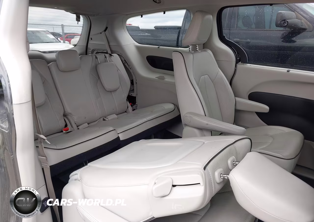 2018 Chrysler Pacifica Hybrid Limited VIN:2C4RC1N70JR230347 - 8