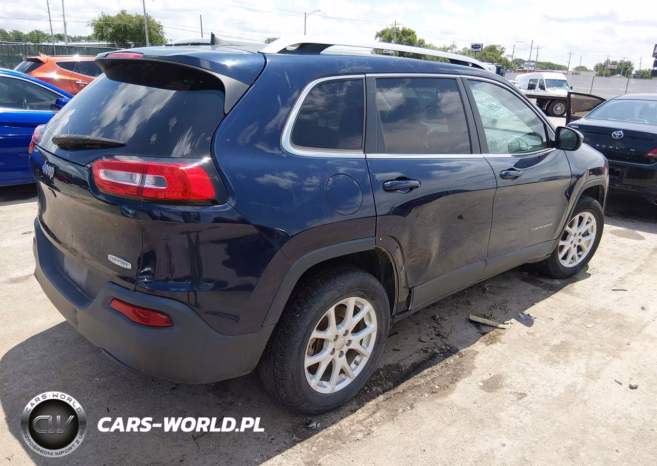 2016 Jeep Cherokee Latitude VIN:1C4PJMCB4GW285941 - 4