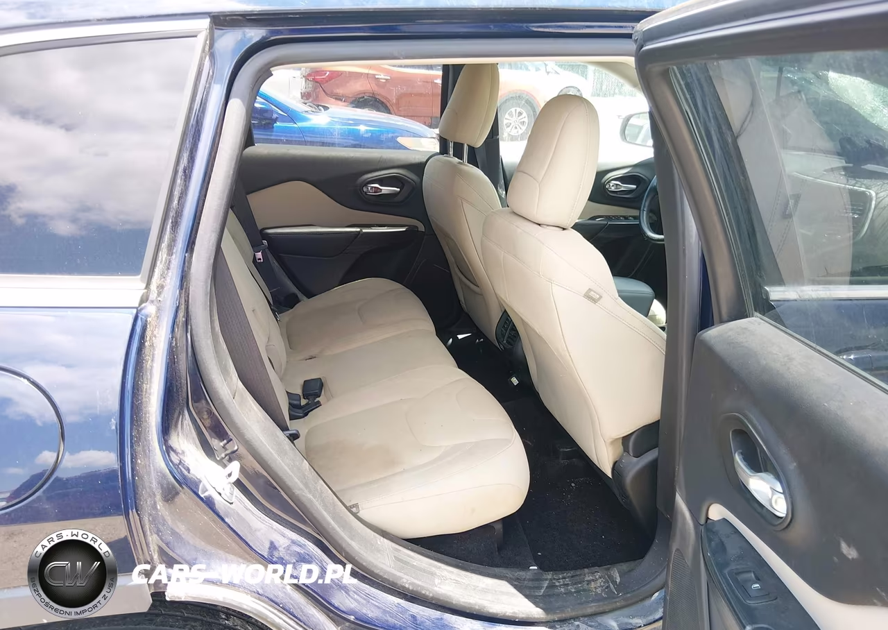 2016 Jeep Cherokee Latitude VIN:1C4PJMCB4GW285941 - 8