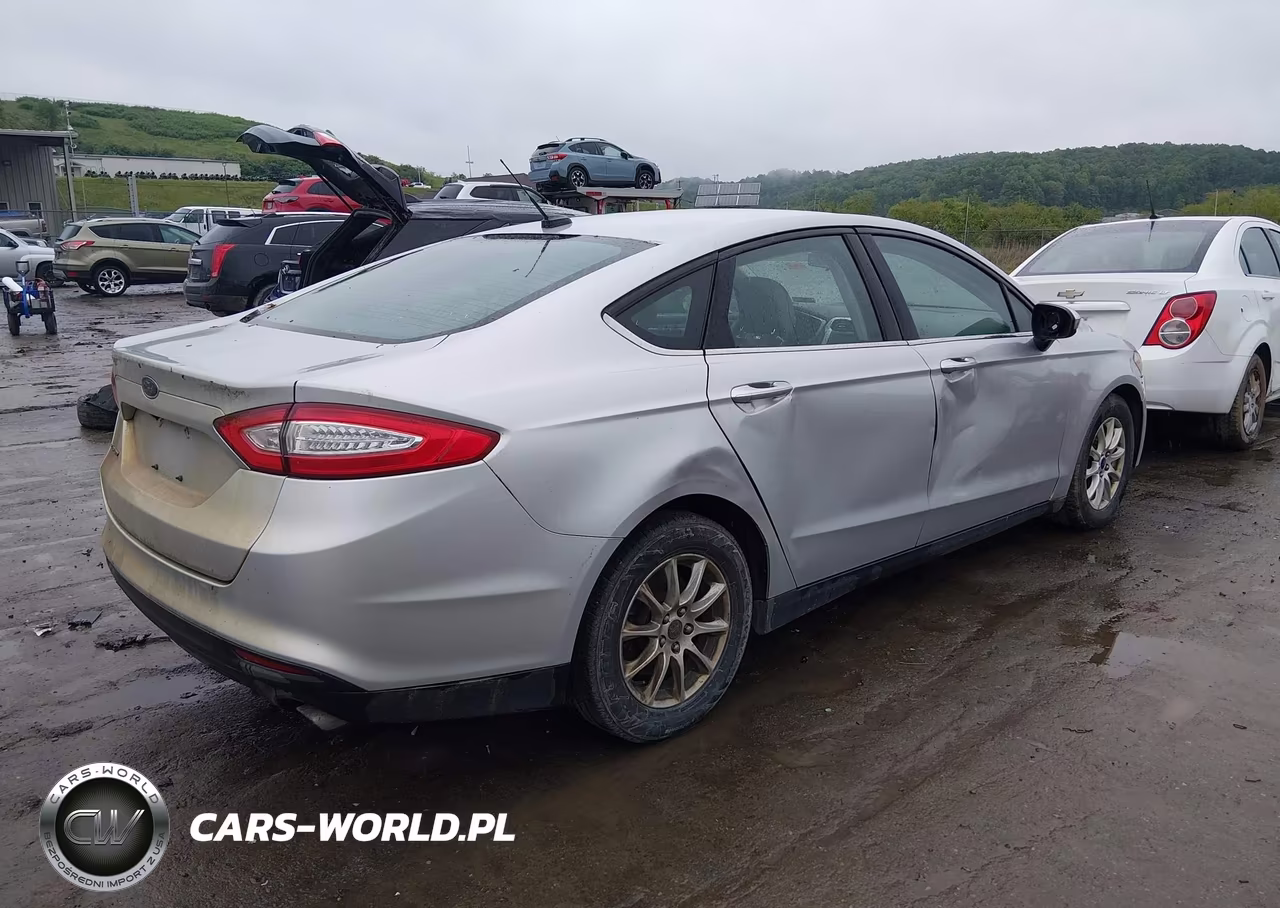 2015 Ford Fusion S VIN:1FA6P0G79F5111933 - 4
