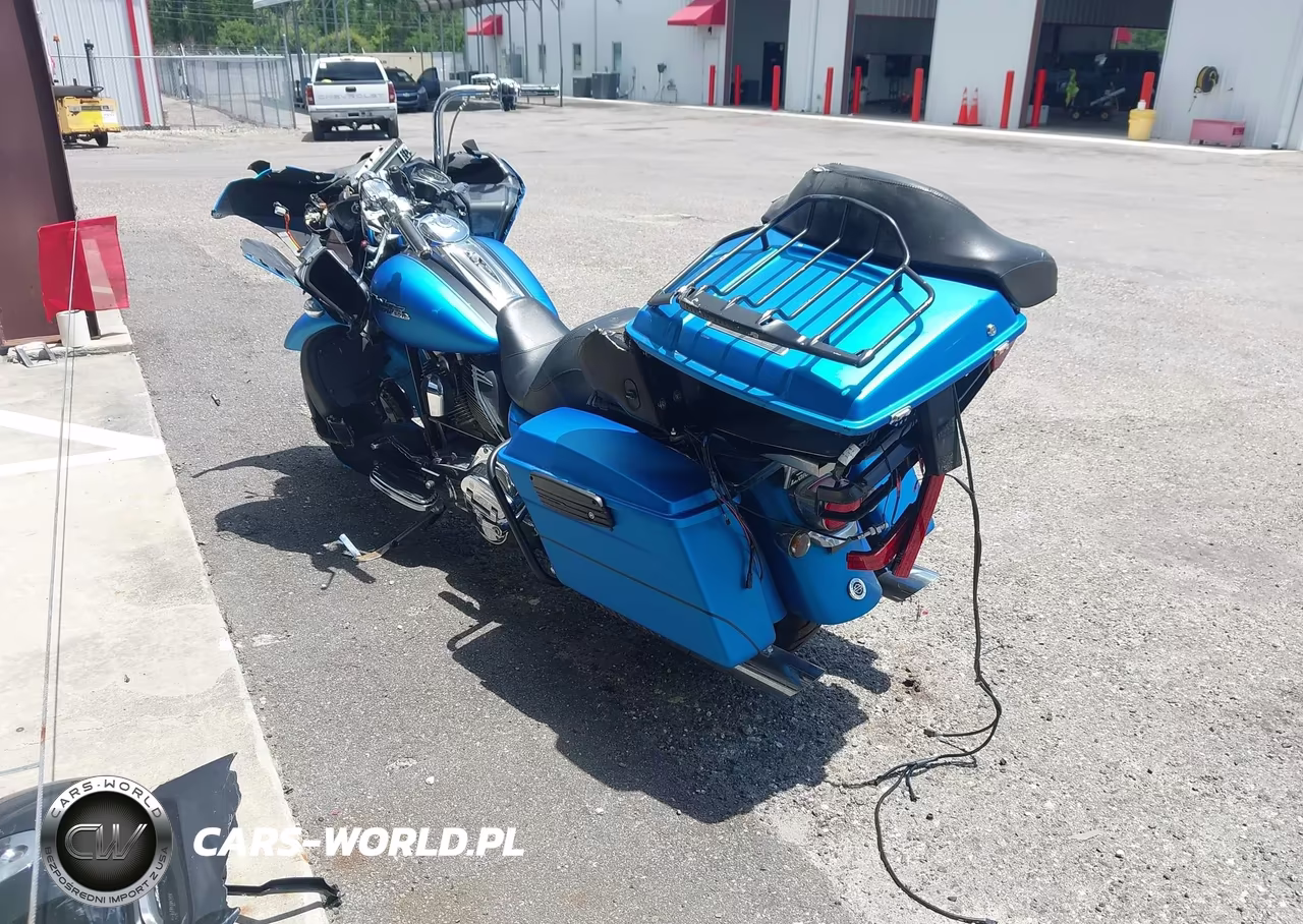 2011 Harley-Davidson Fltruse VIN:1HD1TA810BB956552 - 3