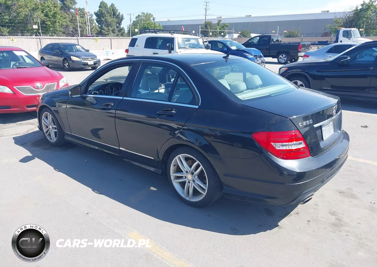 2013 Mercedes-Benz C 250 Sport VIN:WDDGF4HBXDR295738 - 3
