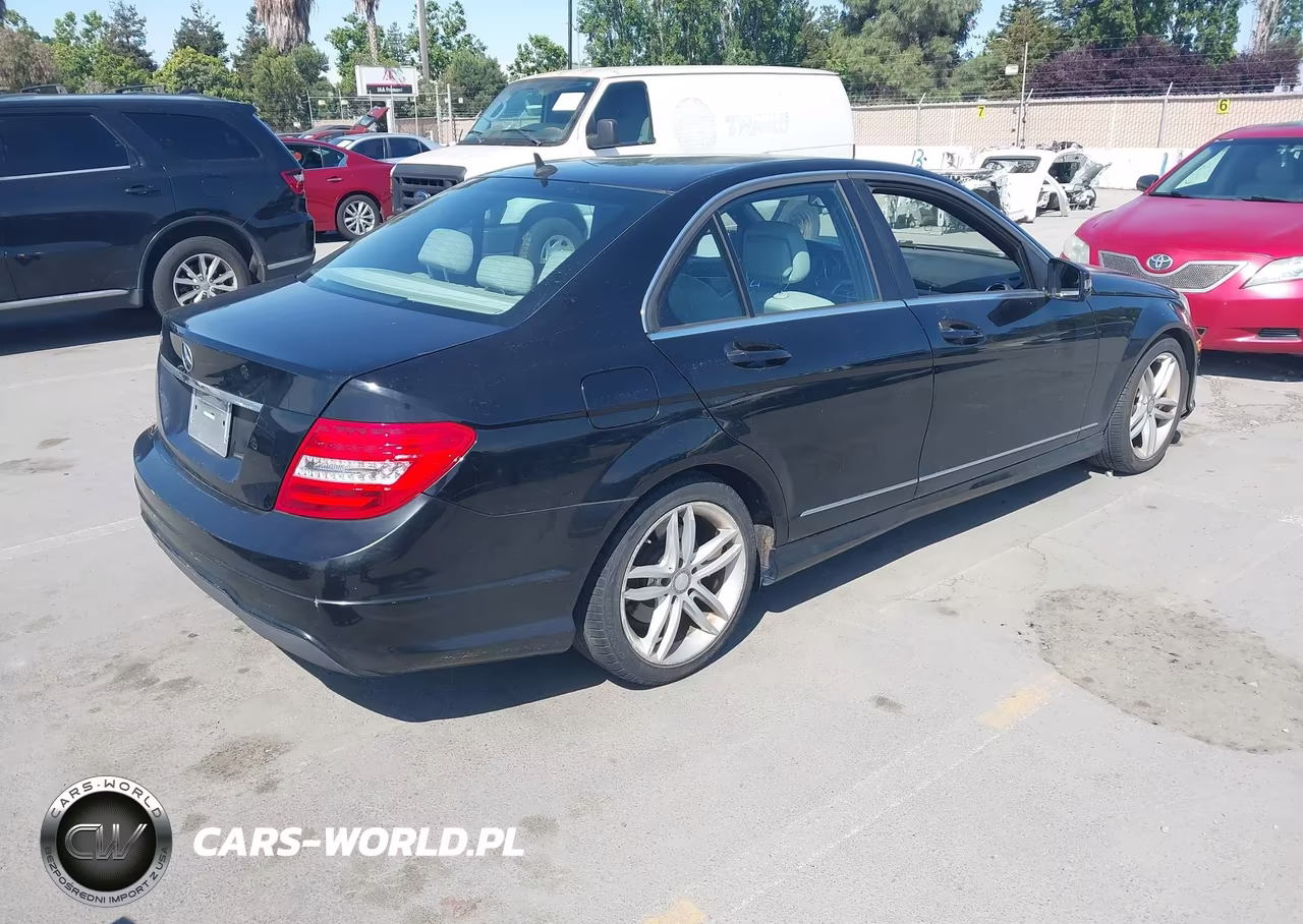 2013 Mercedes-Benz C 250 Sport VIN:WDDGF4HBXDR295738 - 4