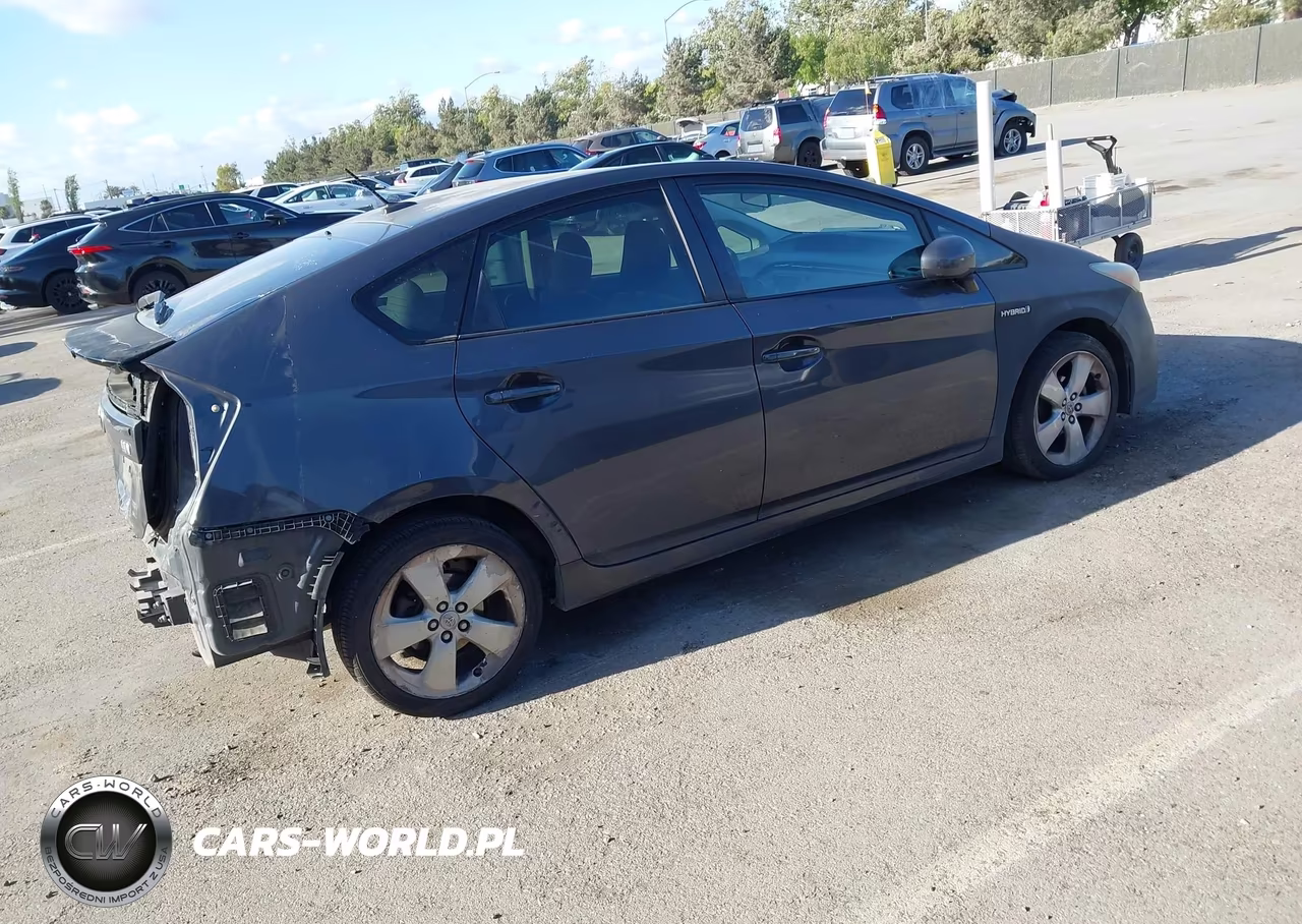 2011 Toyota Prius Three VIN:JTDKN3DU6B1365532 - 4