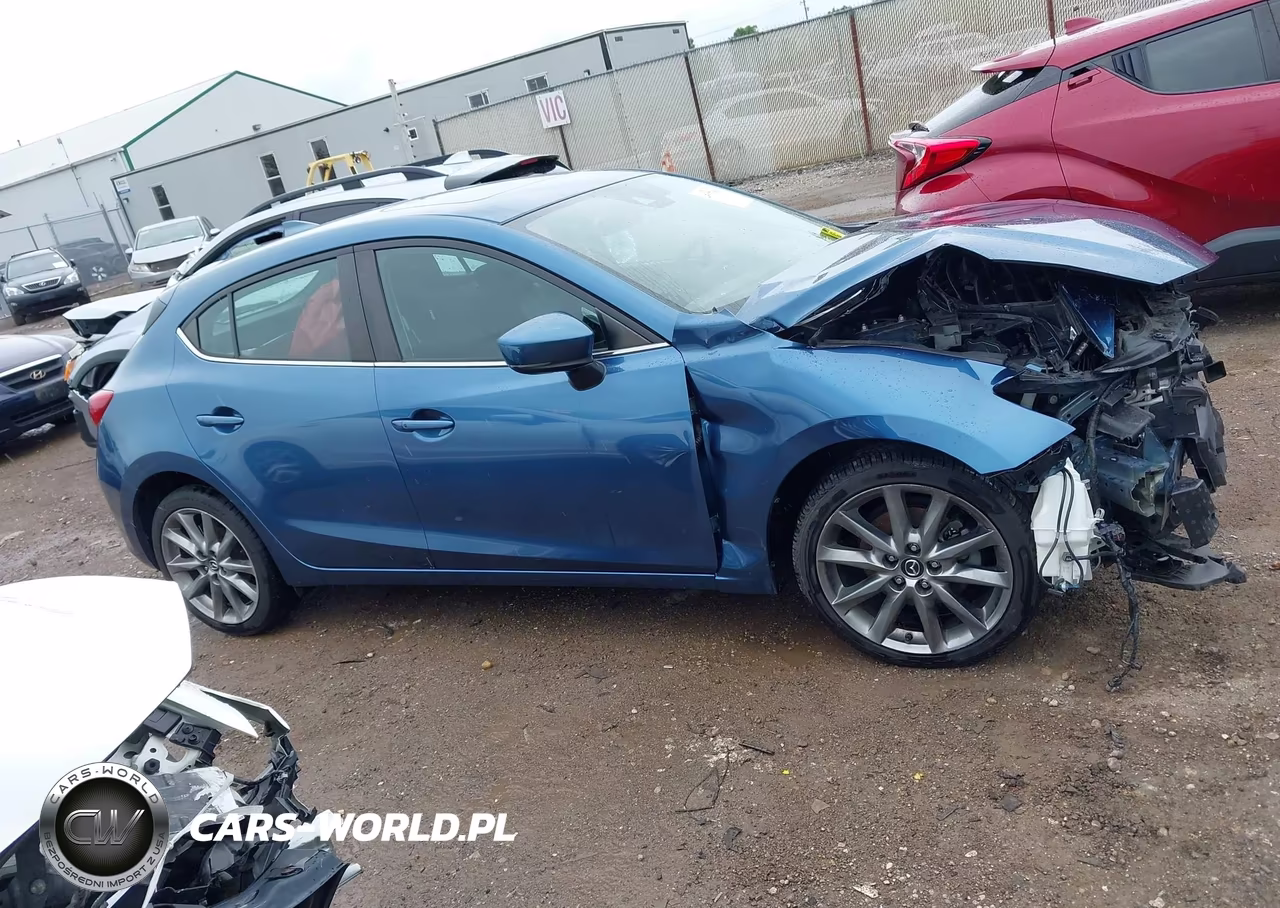 2018 Mazda Mazda3 Touring VIN:3MZBN1L31JM172569 - 14