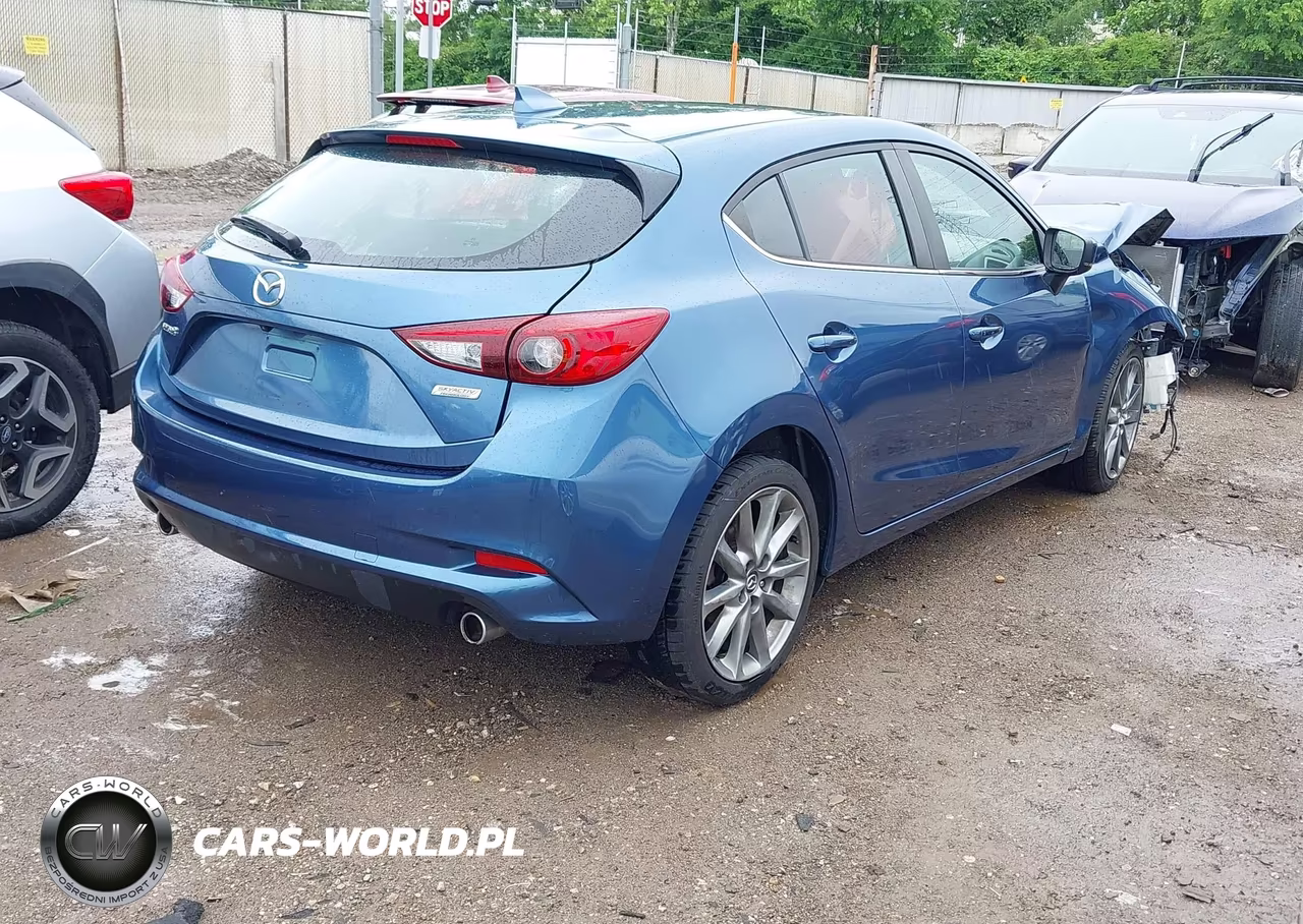 2018 Mazda Mazda3 Touring VIN:3MZBN1L31JM172569 - 4