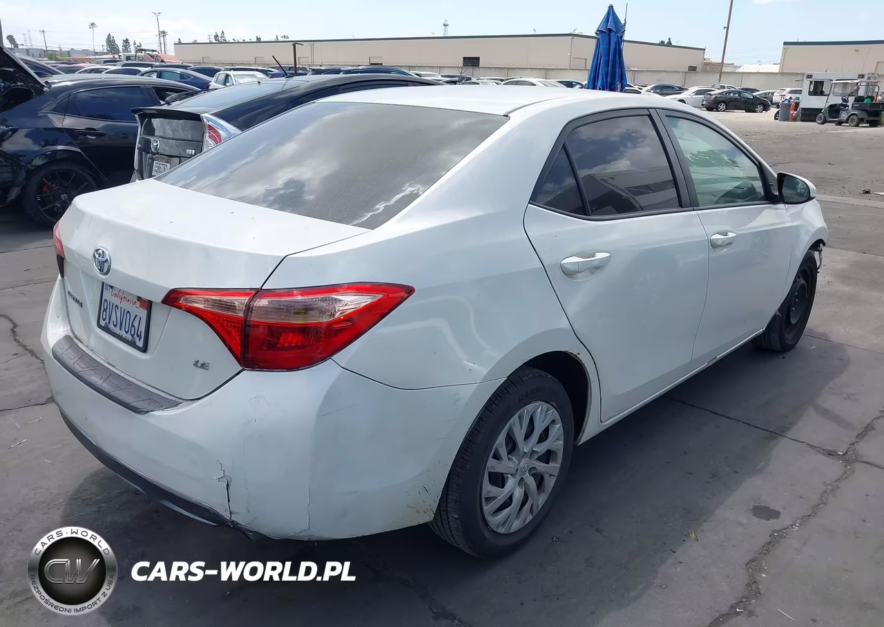 2017 Toyota Corolla Le VIN:5YFBURHE6HP703573 - 4