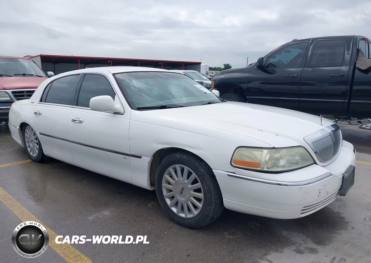 2004 Lincoln Town Car Signature