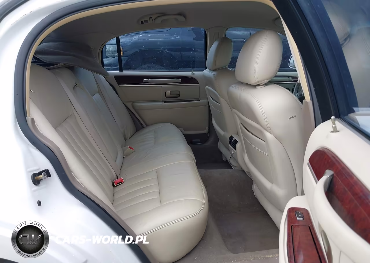 2004 Lincoln Town Car Signature VIN:1LNHM81W74Y606455 - 8