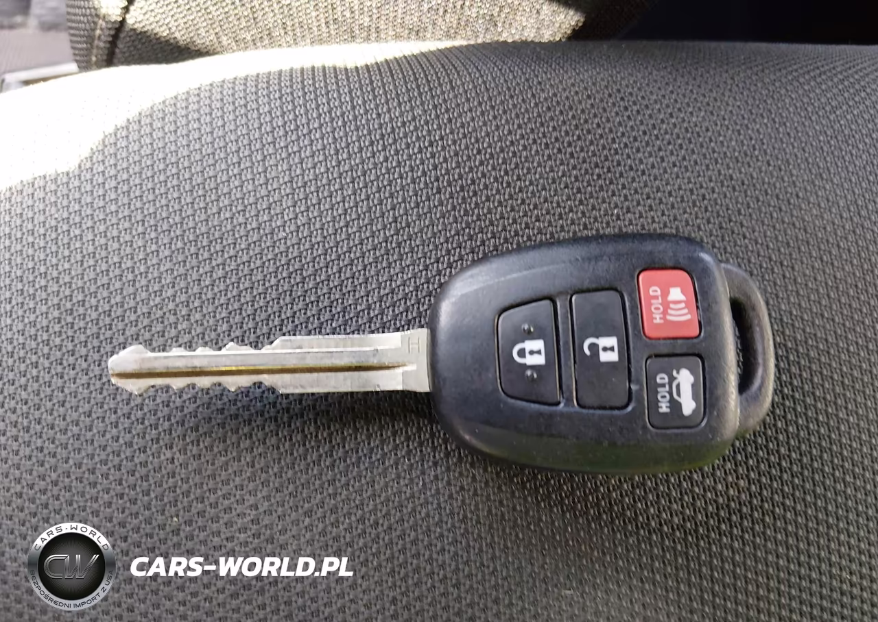 2018 Toyota Corolla Le VIN:2T1BURHE6JC021878 - 11