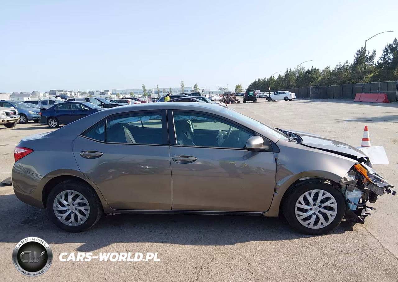 2018 Toyota Corolla Le VIN:2T1BURHE6JC021878 - 14