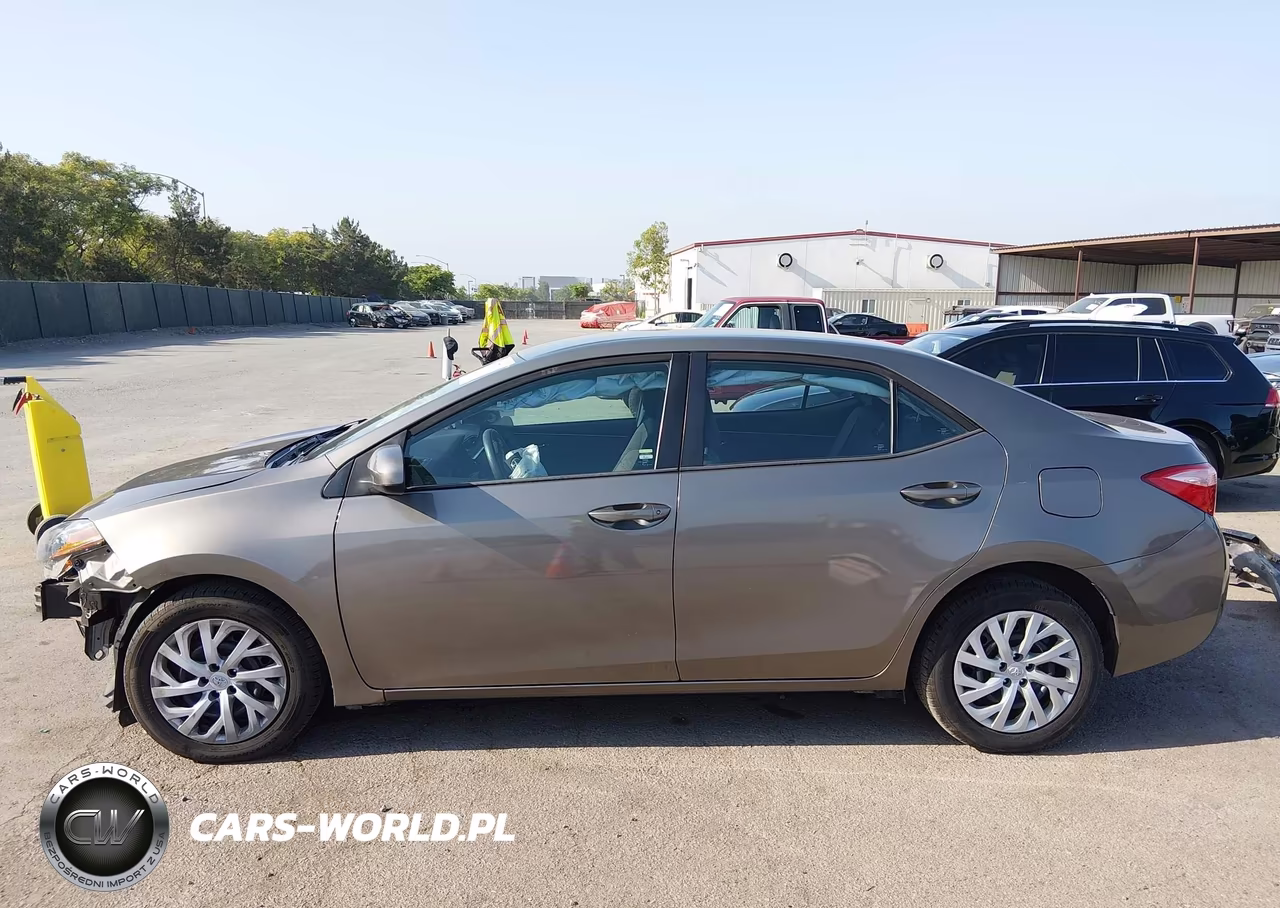2018 Toyota Corolla Le VIN:2T1BURHE6JC021878 - 15