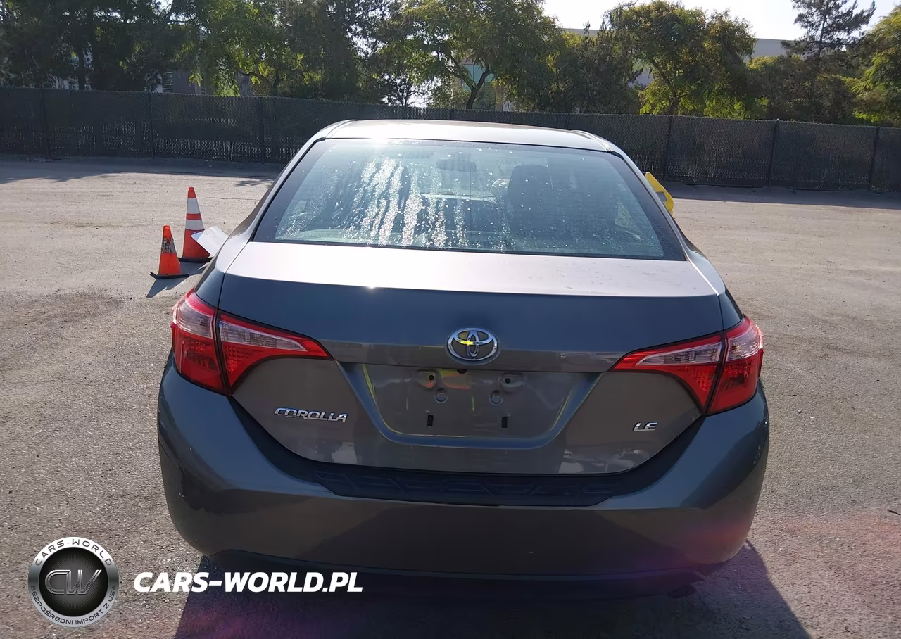 2018 Toyota Corolla Le VIN:2T1BURHE6JC021878 - 17