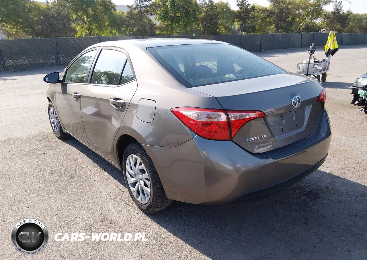 2018 Toyota Corolla Le VIN:2T1BURHE6JC021878 - 3