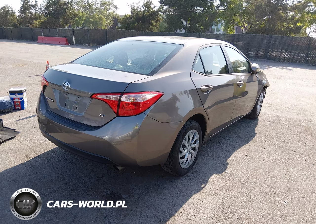 2018 Toyota Corolla Le VIN:2T1BURHE6JC021878 - 4