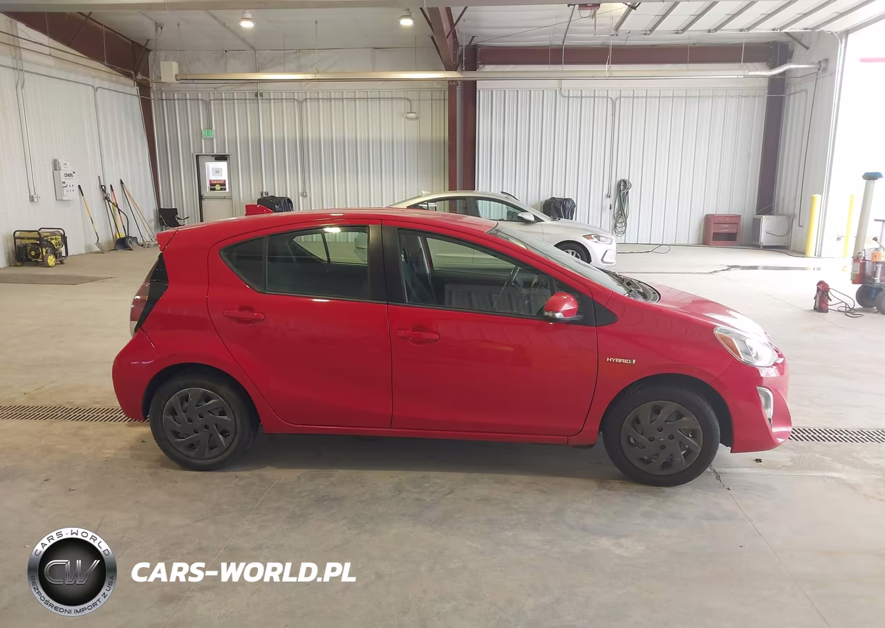 2015 Toyota Prius C Two VIN:JTDKDTB31F1101735 - 14