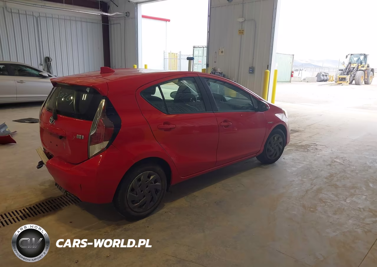 2015 Toyota Prius C Two VIN:JTDKDTB31F1101735 - 4