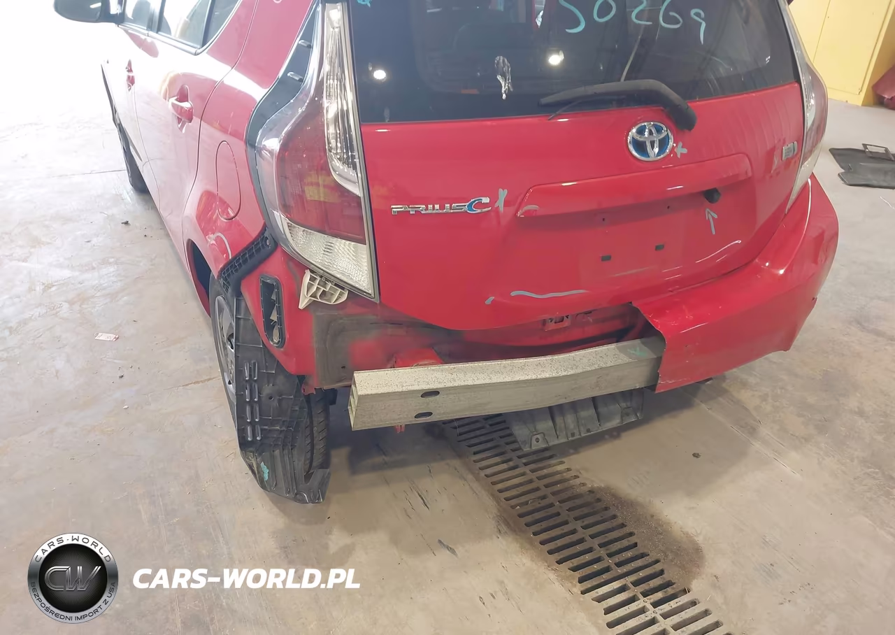 2015 Toyota Prius C Two VIN:JTDKDTB31F1101735 - 6