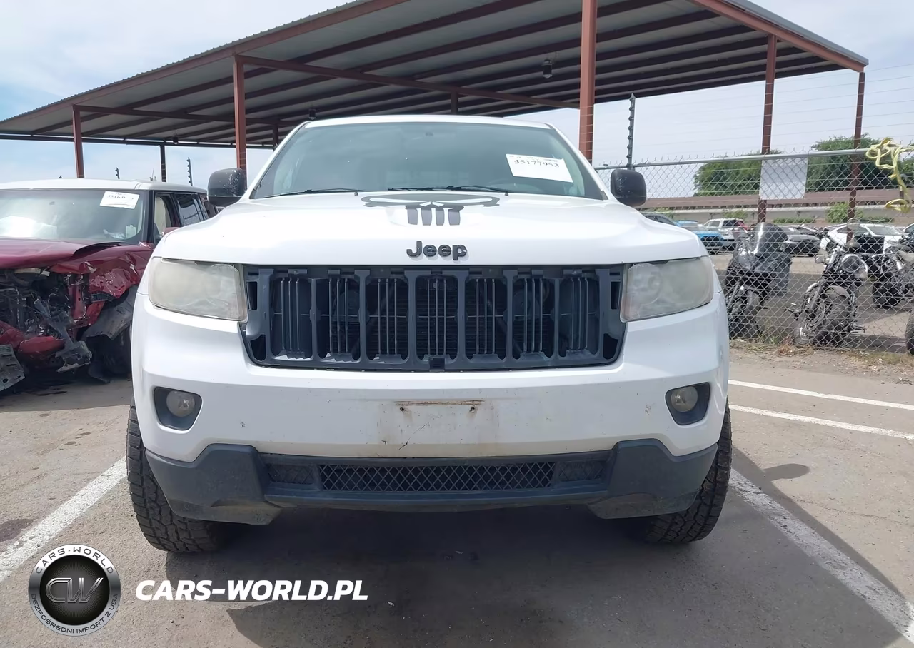 2013 Jeep Grand Cherokee Laredo VIN:1C4RJFAG4DC585964 - 12