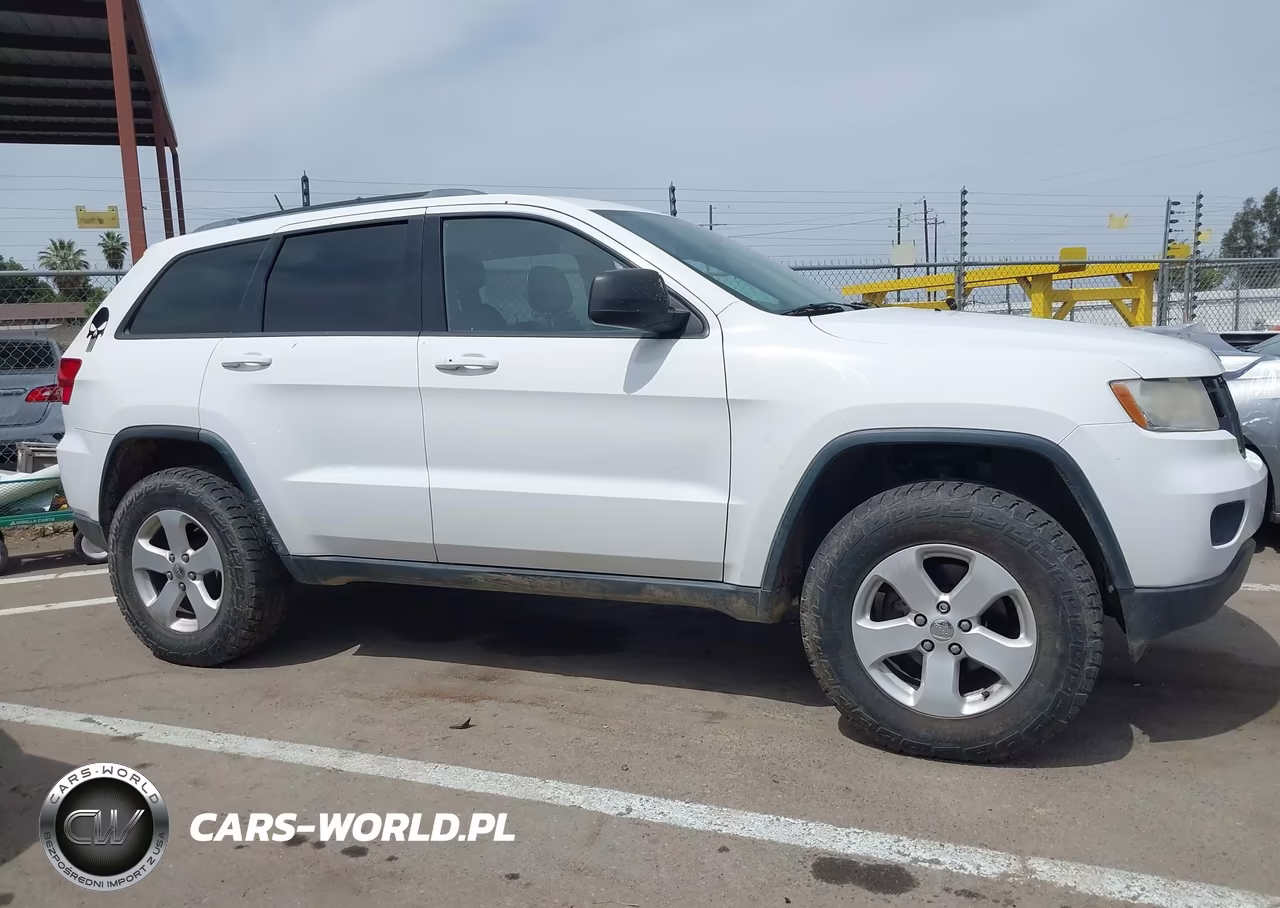 2013 Jeep Grand Cherokee Laredo VIN:1C4RJFAG4DC585964 - 13