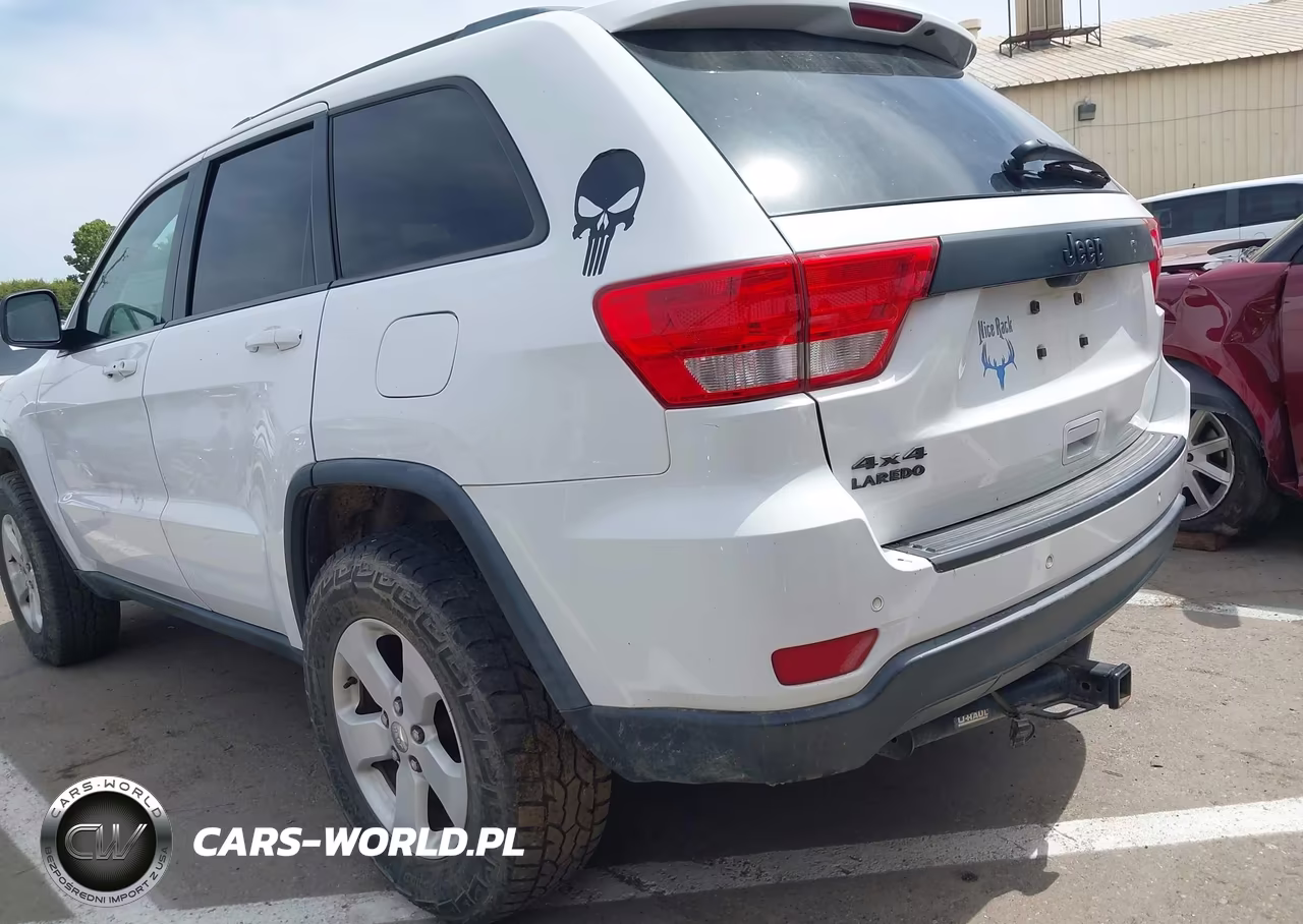 2013 Jeep Grand Cherokee Laredo VIN:1C4RJFAG4DC585964 - 3