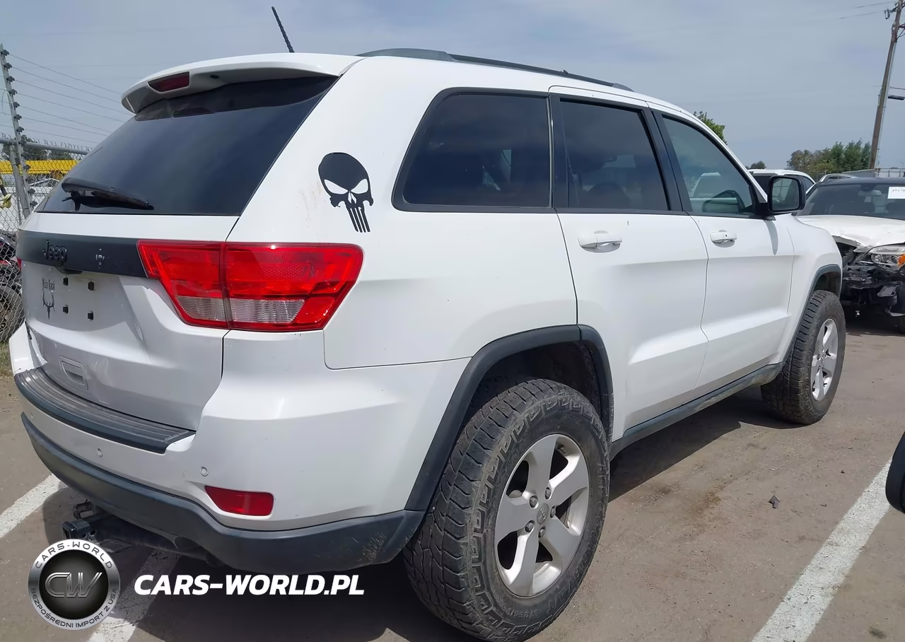 2013 Jeep Grand Cherokee Laredo VIN:1C4RJFAG4DC585964 - 4