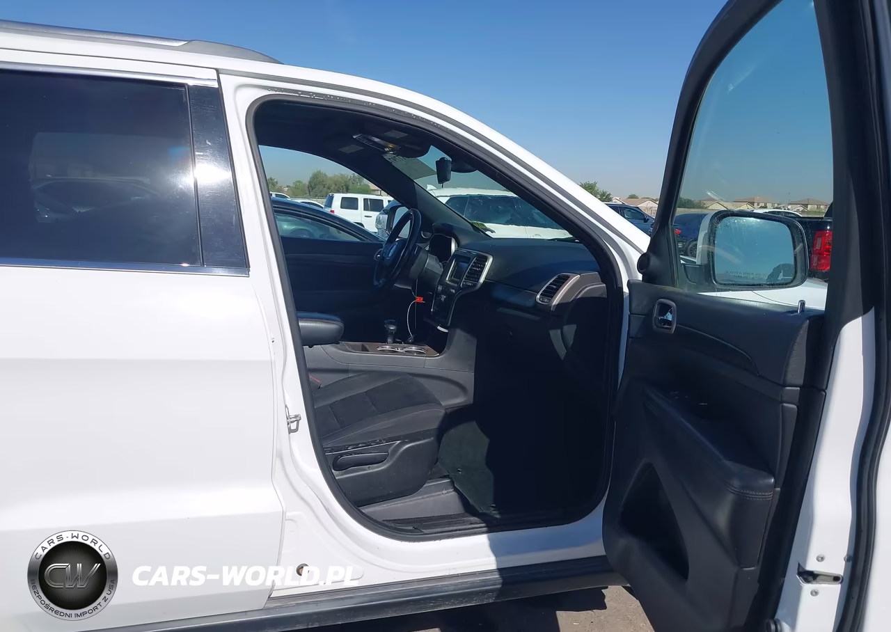 2015 Jeep Grand Cherokee Laredo VIN:1C4RJFAGXFC833248 - 5
