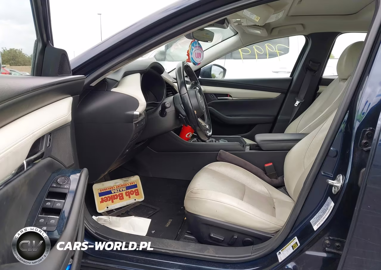 2019 Mazda Mazda3 Premium Package VIN:JM1BPACM5K1101556 - 5