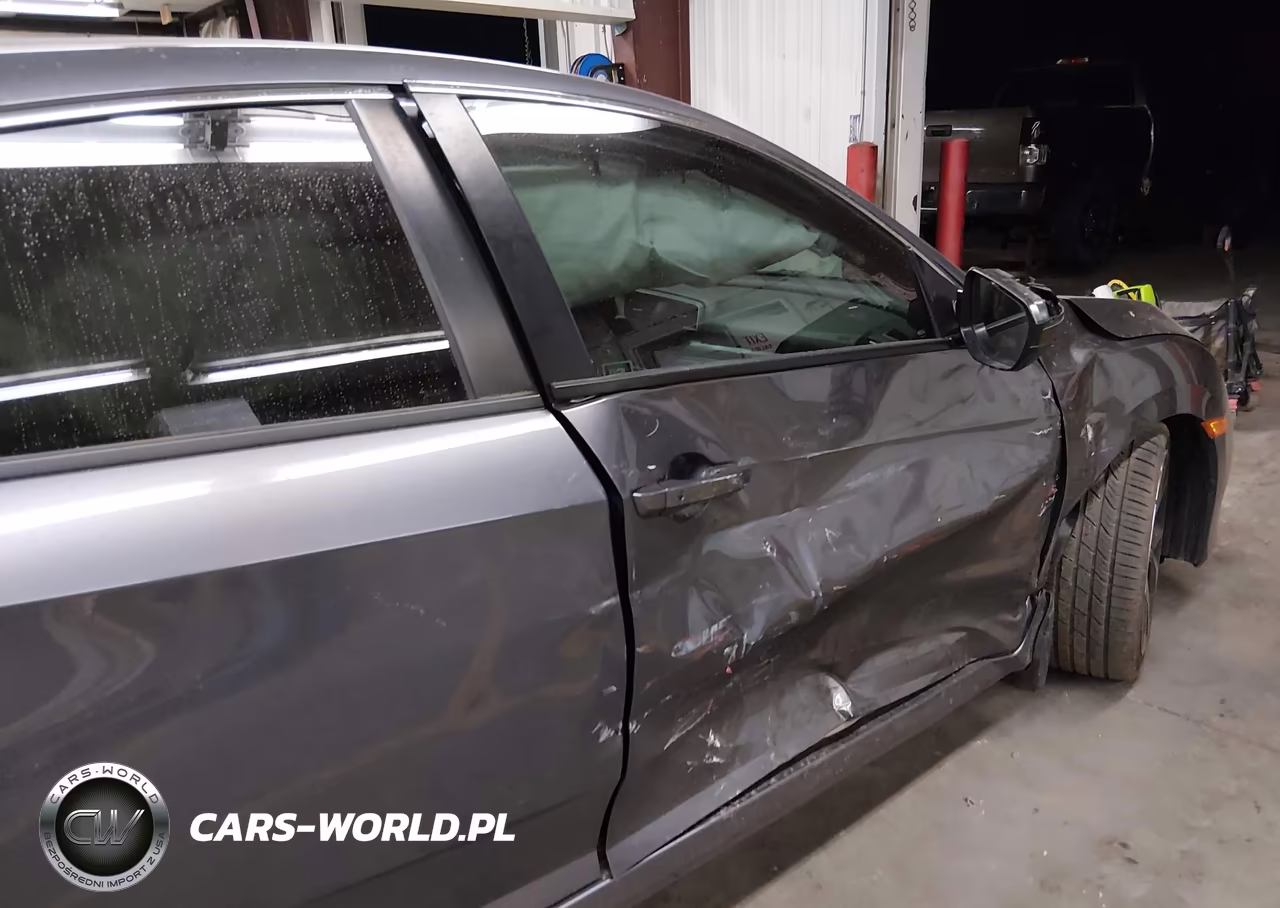 2020 Honda Civic Sport VIN:19XFC2F86LE000574 - 6