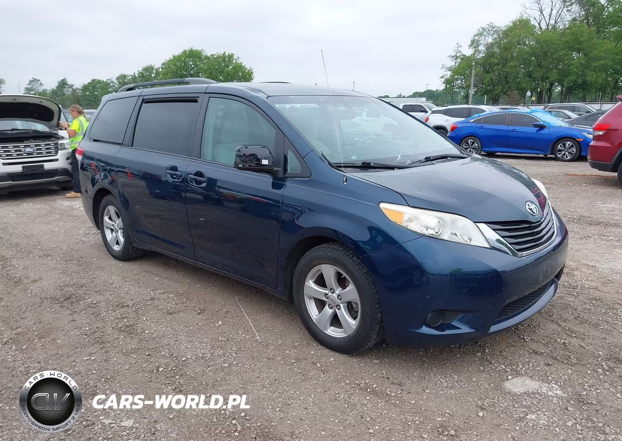 2011 Toyota Sienna Le V6 – zdjęcie 1 z 16