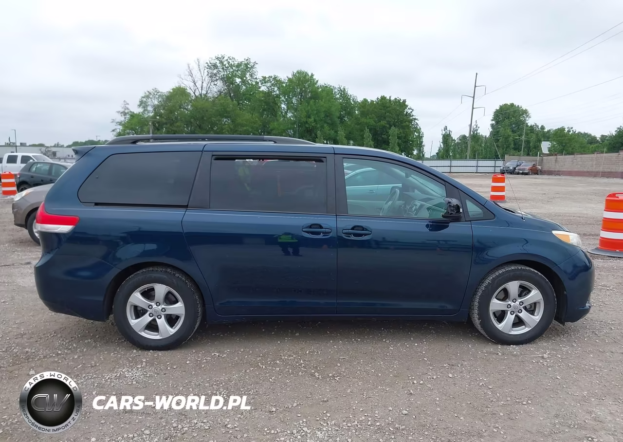 2011 Toyota Sienna Le V6 VIN:5TDKK3DCXBS095028 - 13