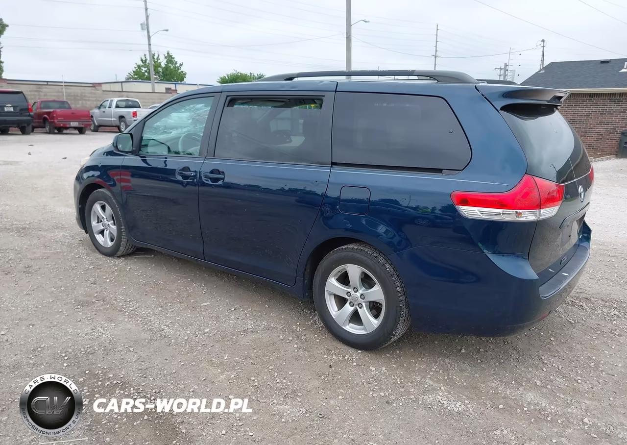 2011 Toyota Sienna Le V6 VIN:5TDKK3DCXBS095028 - 3