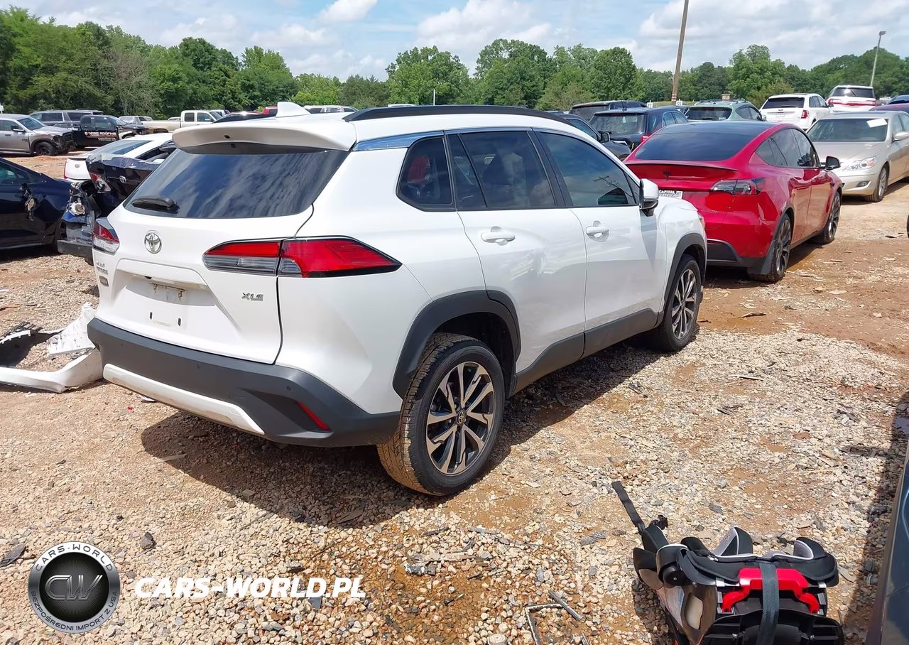 2022 Toyota Corolla Cross Xle VIN:7MUEAAAG3NV034934 - 4