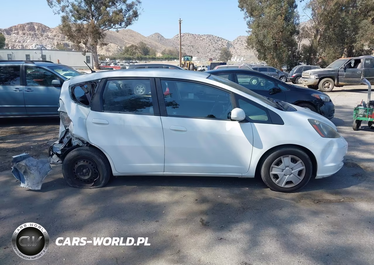 2013 Honda Fit VIN:JHMGE8H35DC022995 - 13
