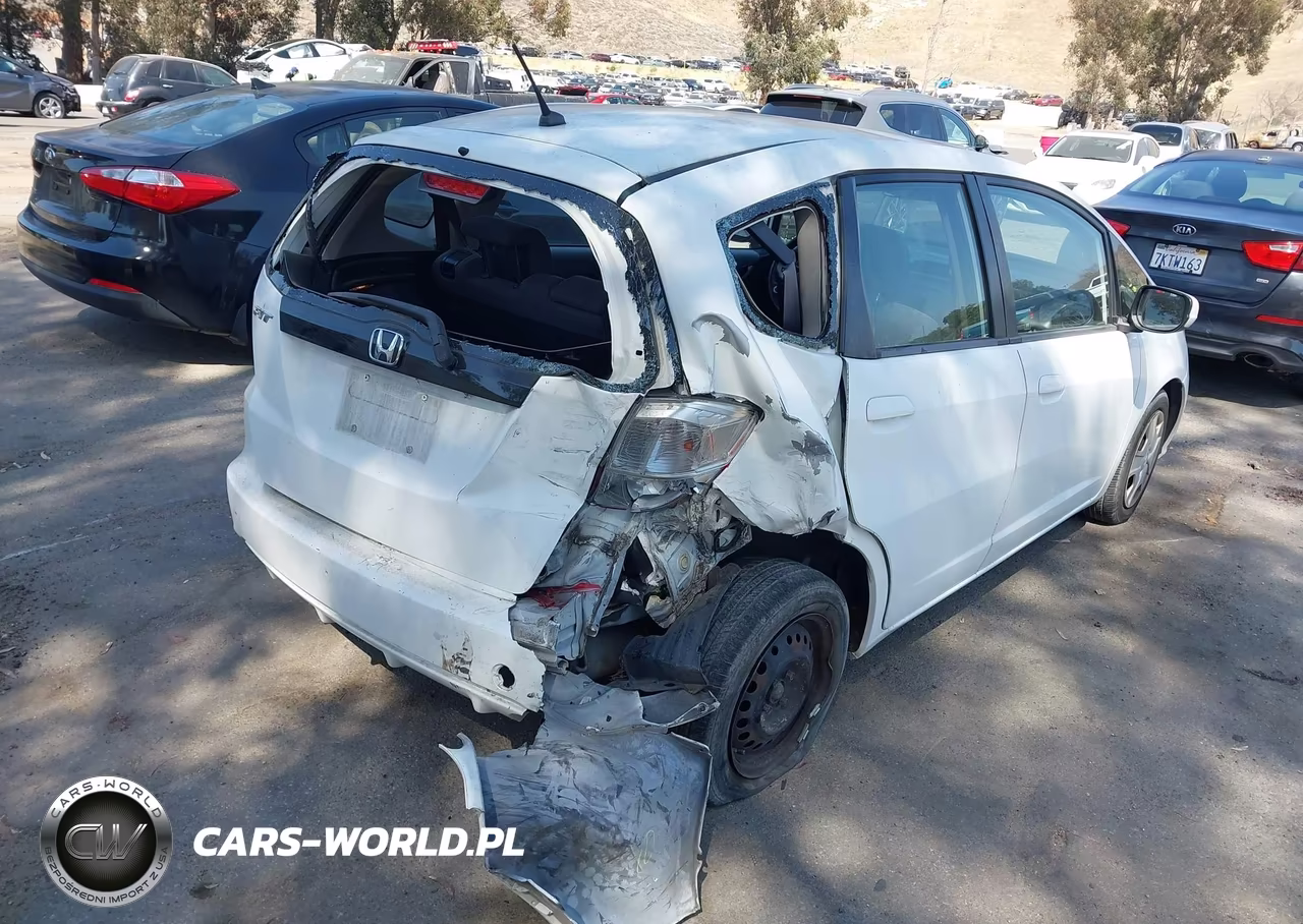 2013 Honda Fit VIN:JHMGE8H35DC022995 - 4