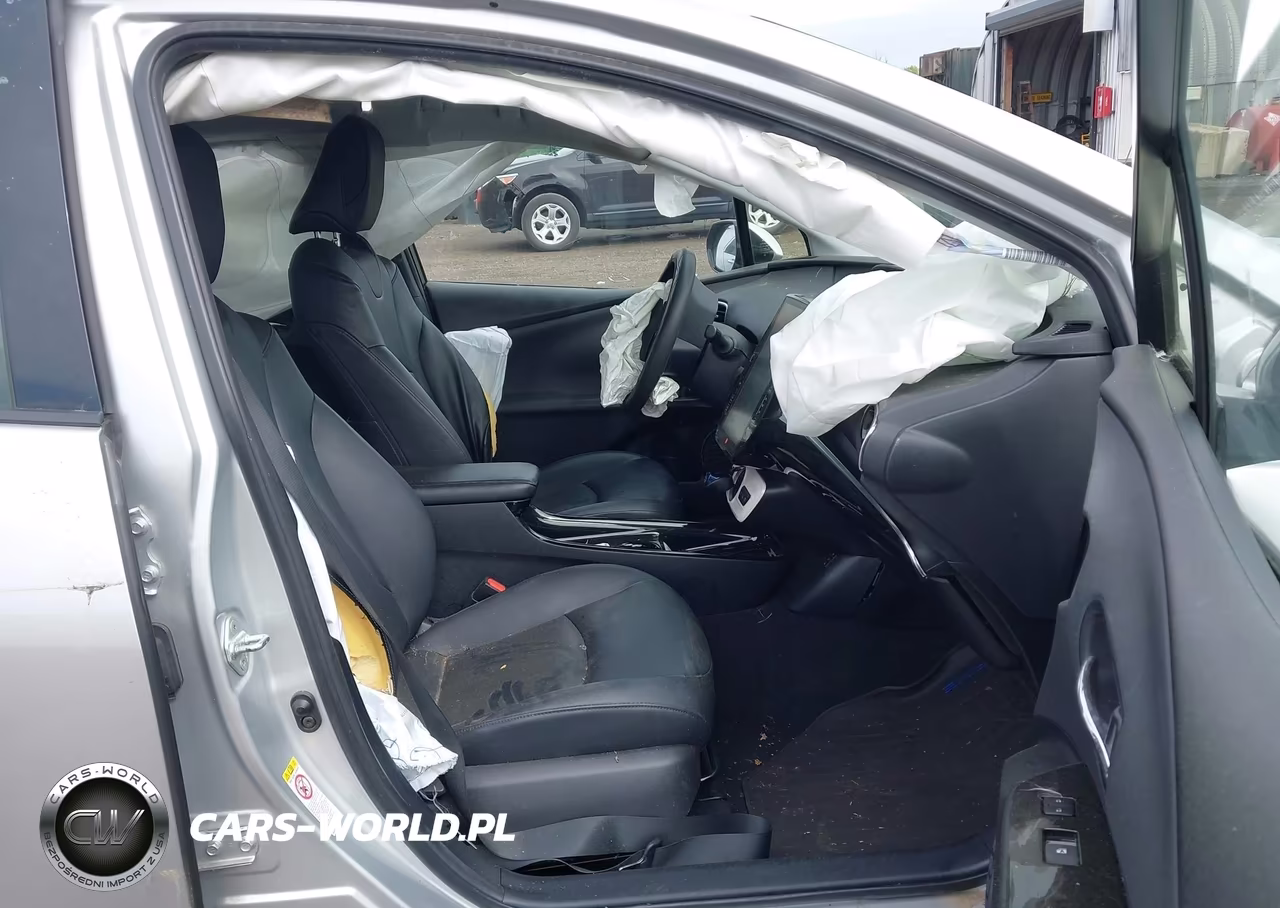 2017 Toyota Prius Prime Advanced VIN:JTDKARFP3H3061822 - 5