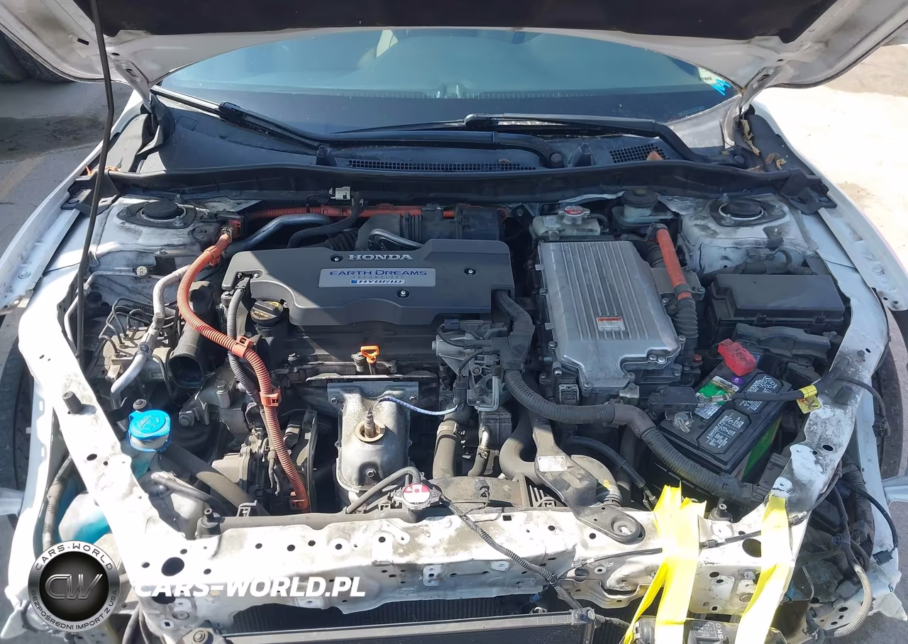 2015 Honda Accord Hybrid Touring VIN:1HGCR6F75FA000073 - 10