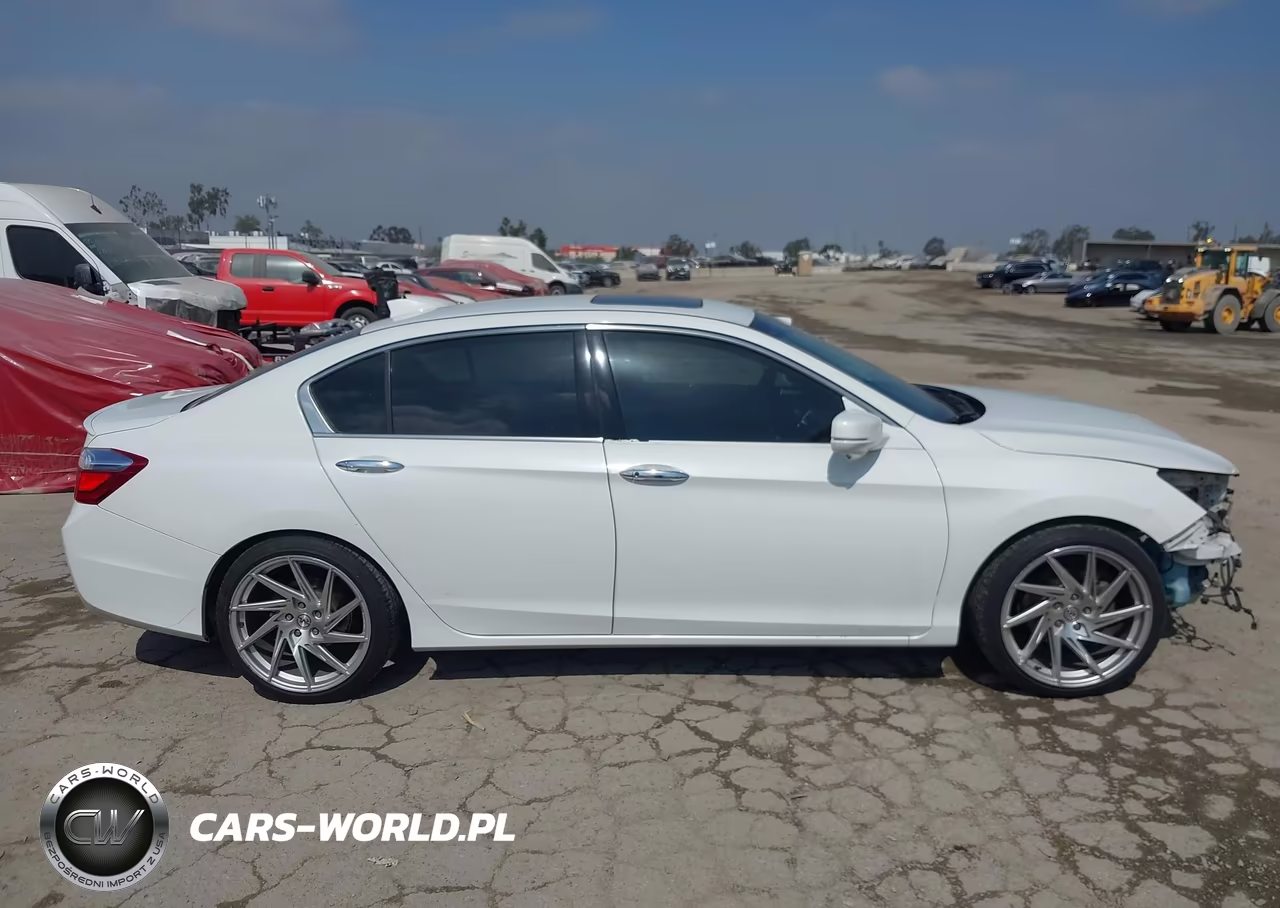 2015 Honda Accord Hybrid Touring VIN:1HGCR6F75FA000073 - 14